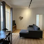 Thyamis * Tirana